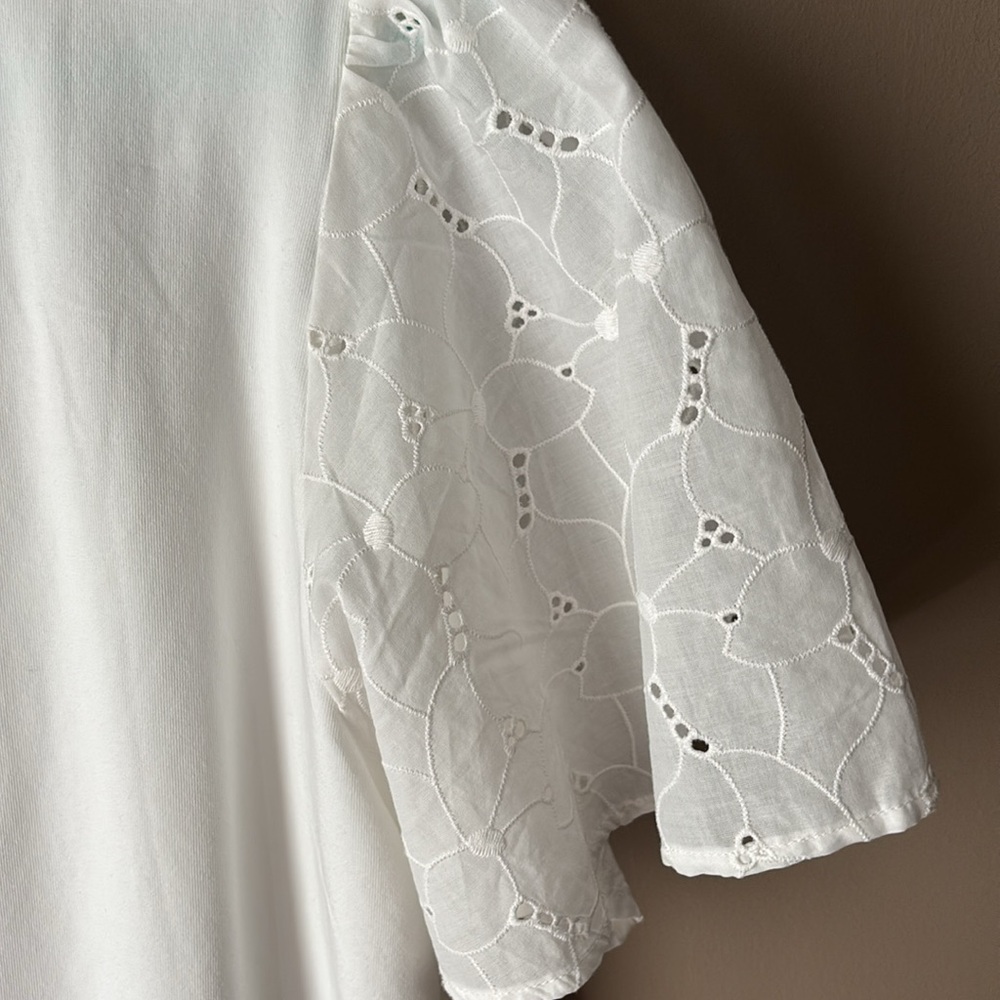 Beautiful white t-shirt with bell eyelet sleeves. XXL - Picture 4 of 6